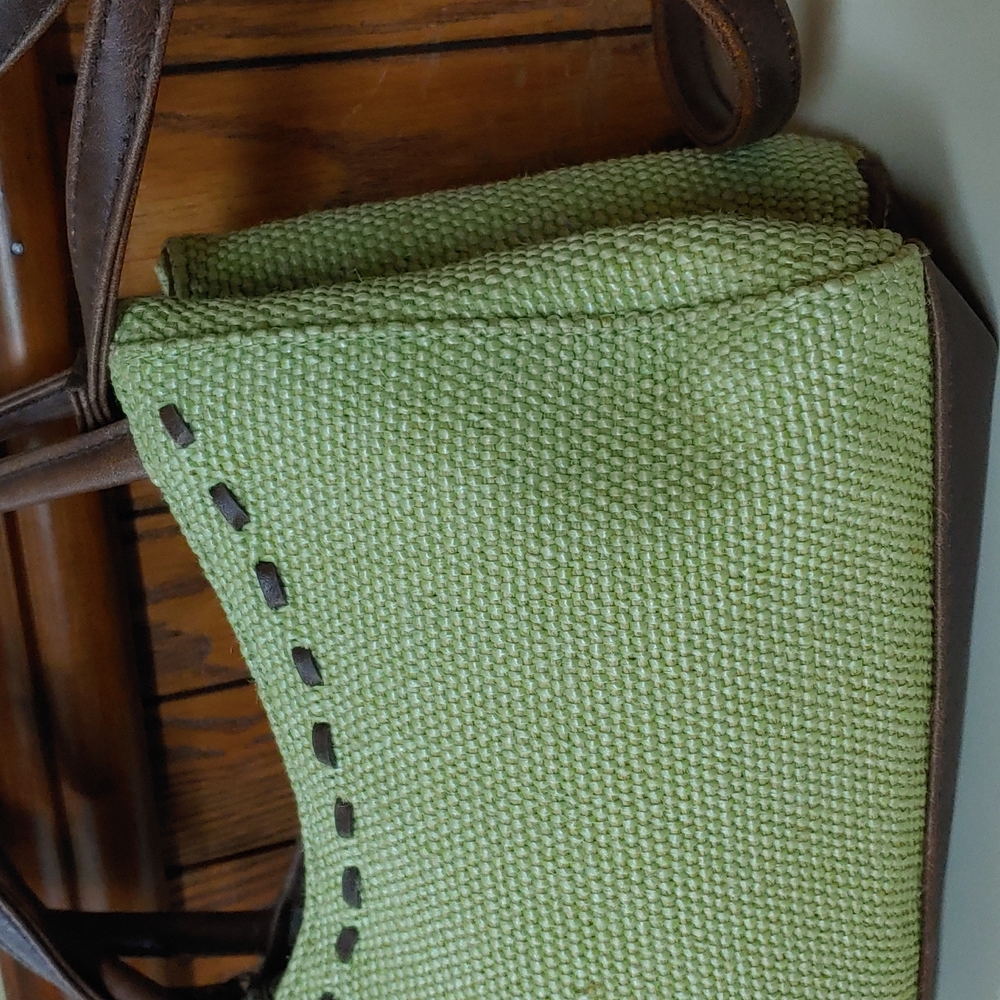 Relic ๐ Small Crossbody Handbag - Picture 8 of 16